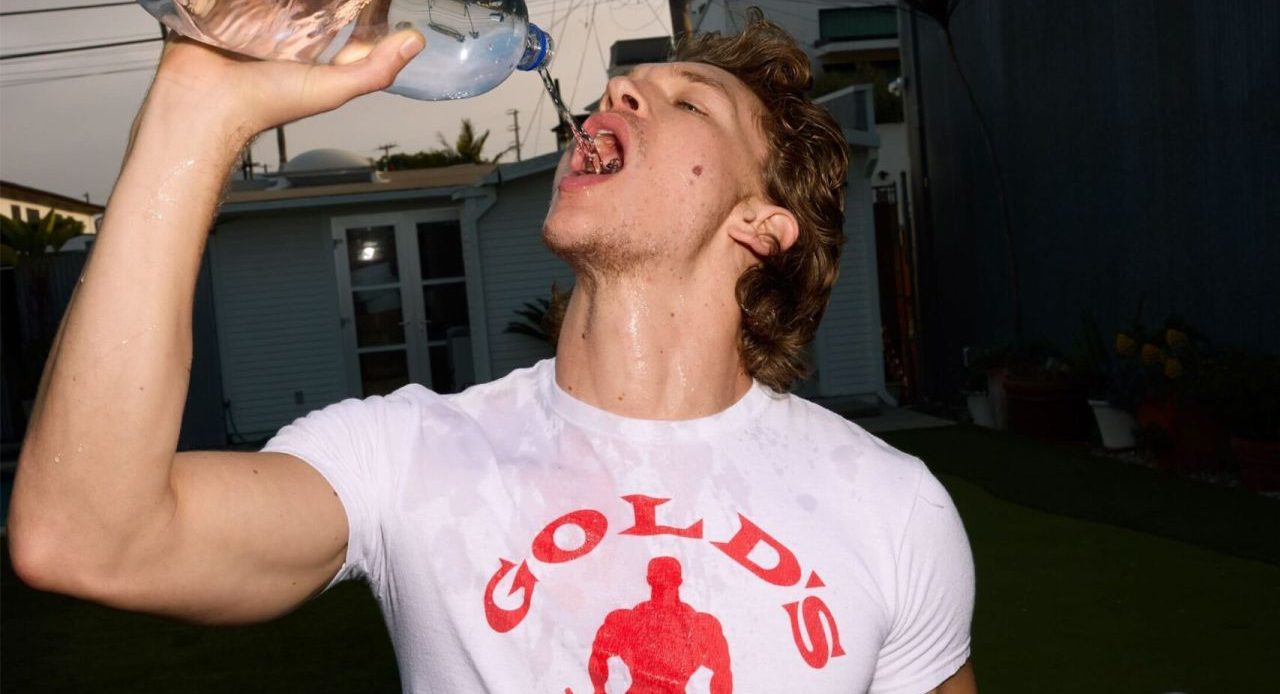 Connor Storrie // Fotografiert von Tyler Kohlhoff für das Magazin INTERVIEW